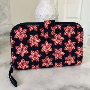 Vera Bradley Quilted Floral Card Slot And Bill Clutch Wallet